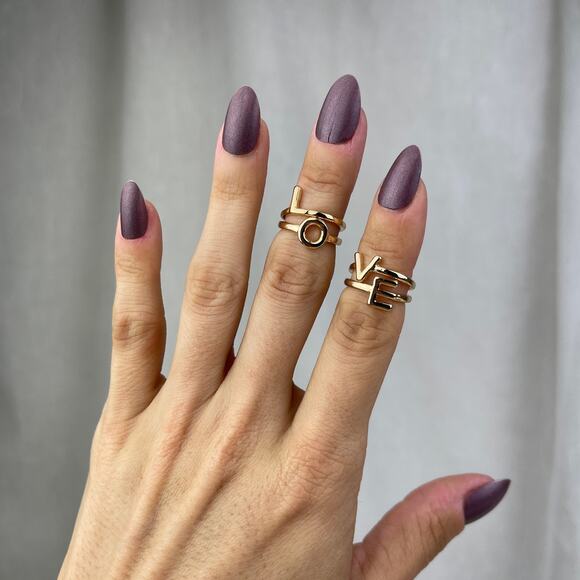 💕 NWOT Gold Tone L O V E Midi Ring Set Size 3 - 3.5 LOVE Stacking Rings - Picture 10 of 14